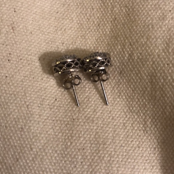 💎 1/10 ct. t.w. Double Halo Diamond Earrings Set in Sterling Silver - Picture 6 of 14